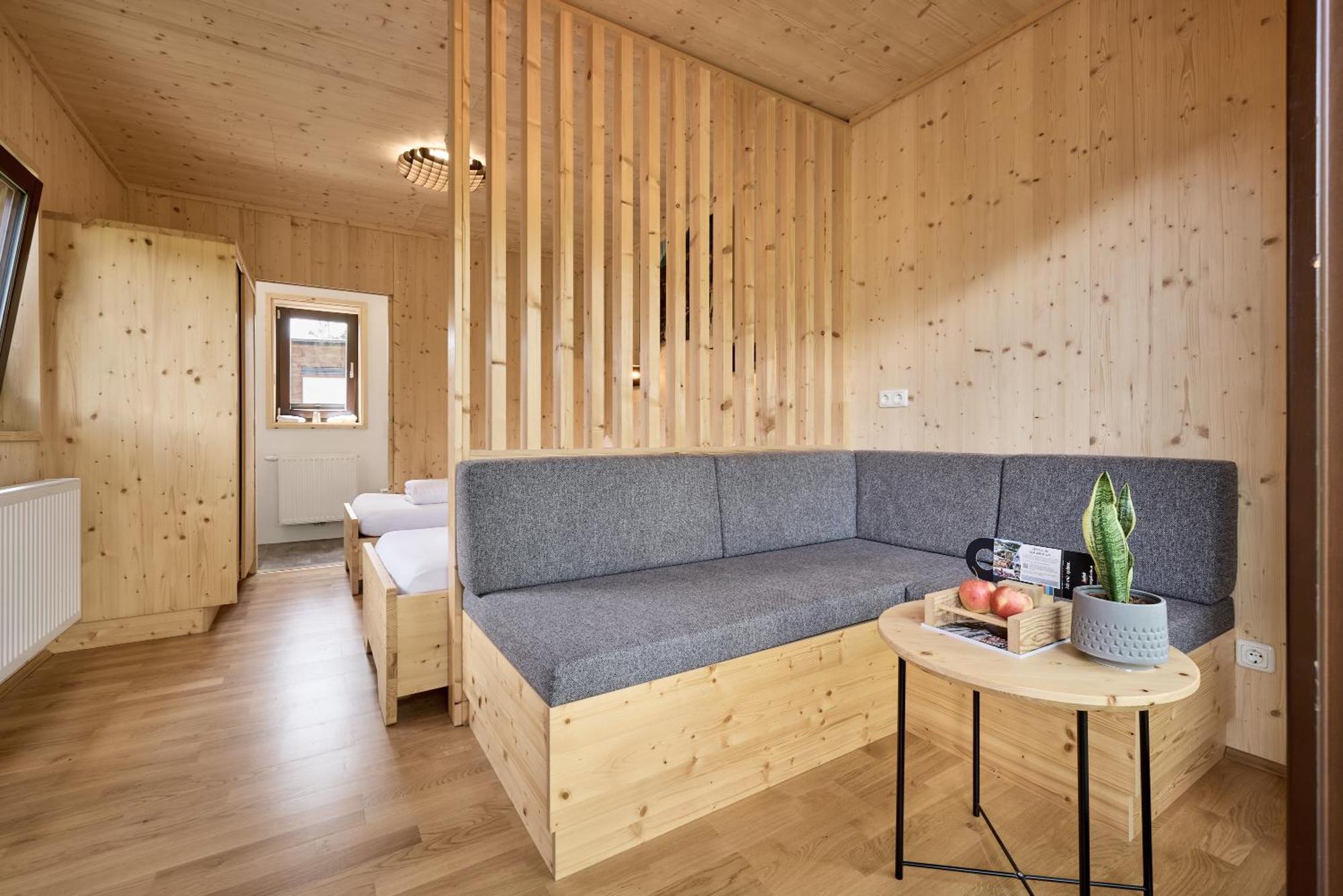 Area 47 - Tirol Hotel เอิทซ์ทาล-บาห์นฮอฟ ภายนอก รูปภาพ