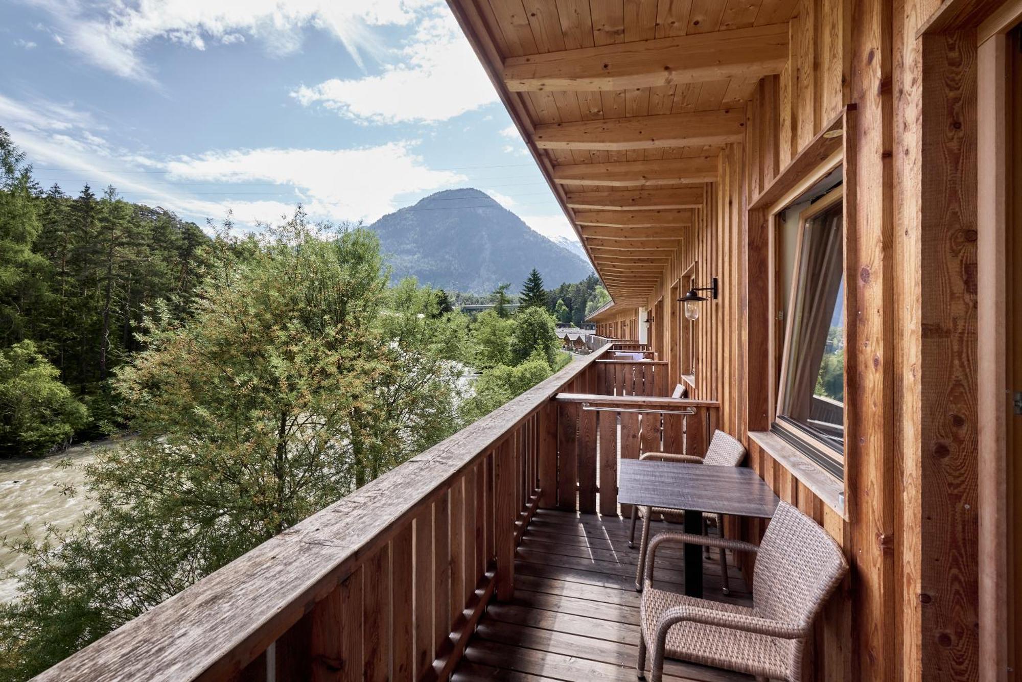 Area 47 - Tirol Hotel เอิทซ์ทาล-บาห์นฮอฟ ภายนอก รูปภาพ