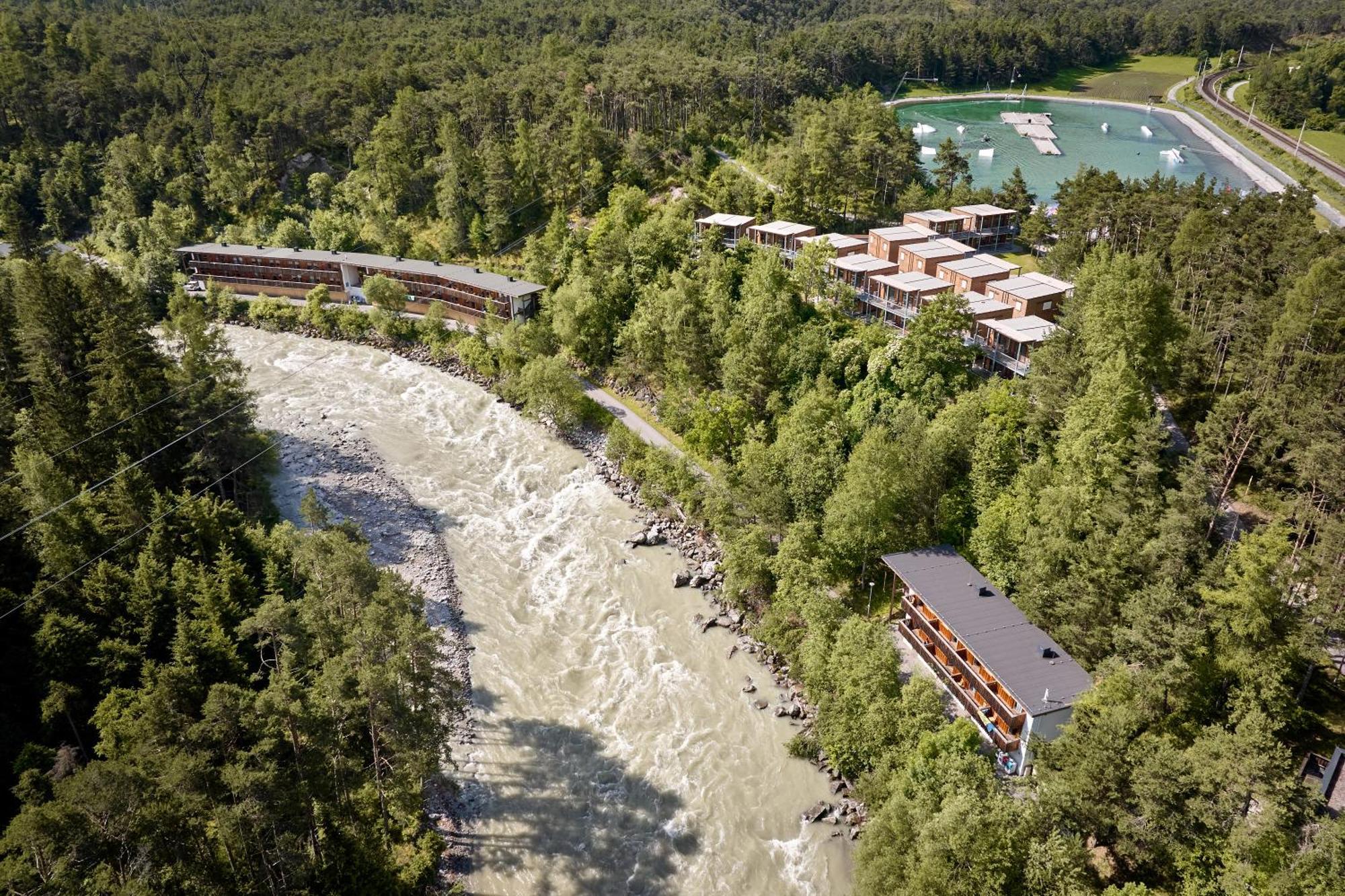 Area 47 - Tirol Hotel เอิทซ์ทาล-บาห์นฮอฟ ภายนอก รูปภาพ