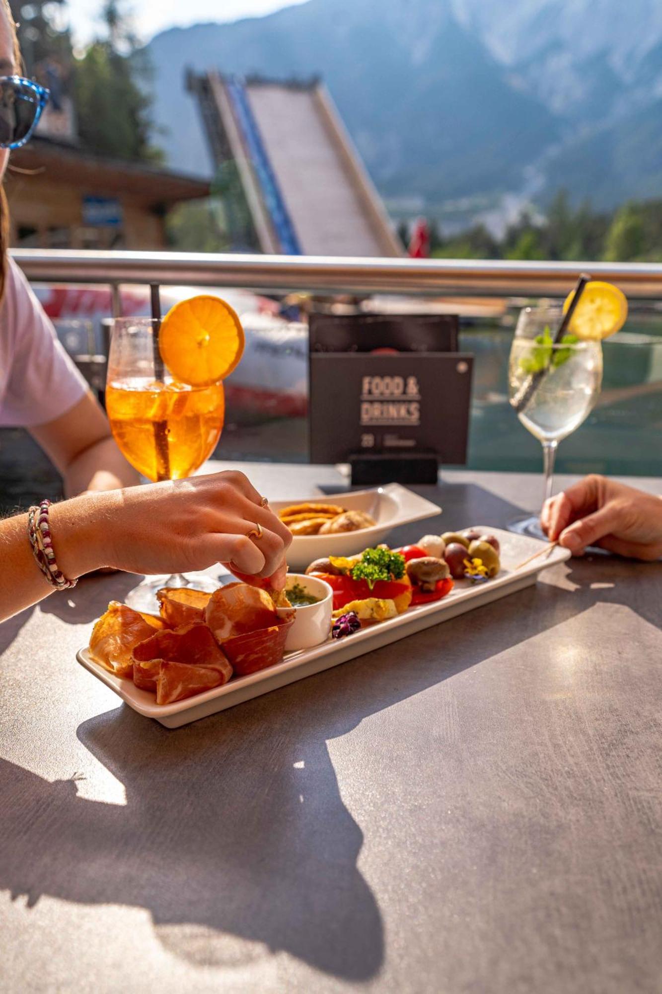Area 47 - Tirol Hotel เอิทซ์ทาล-บาห์นฮอฟ ภายนอก รูปภาพ