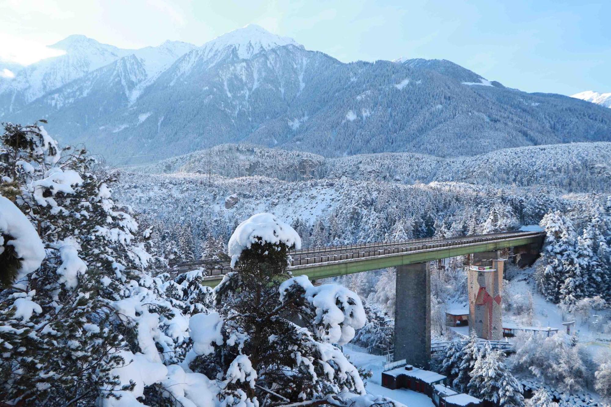 Area 47 - Tirol Hotel เอิทซ์ทาล-บาห์นฮอฟ ภายนอก รูปภาพ